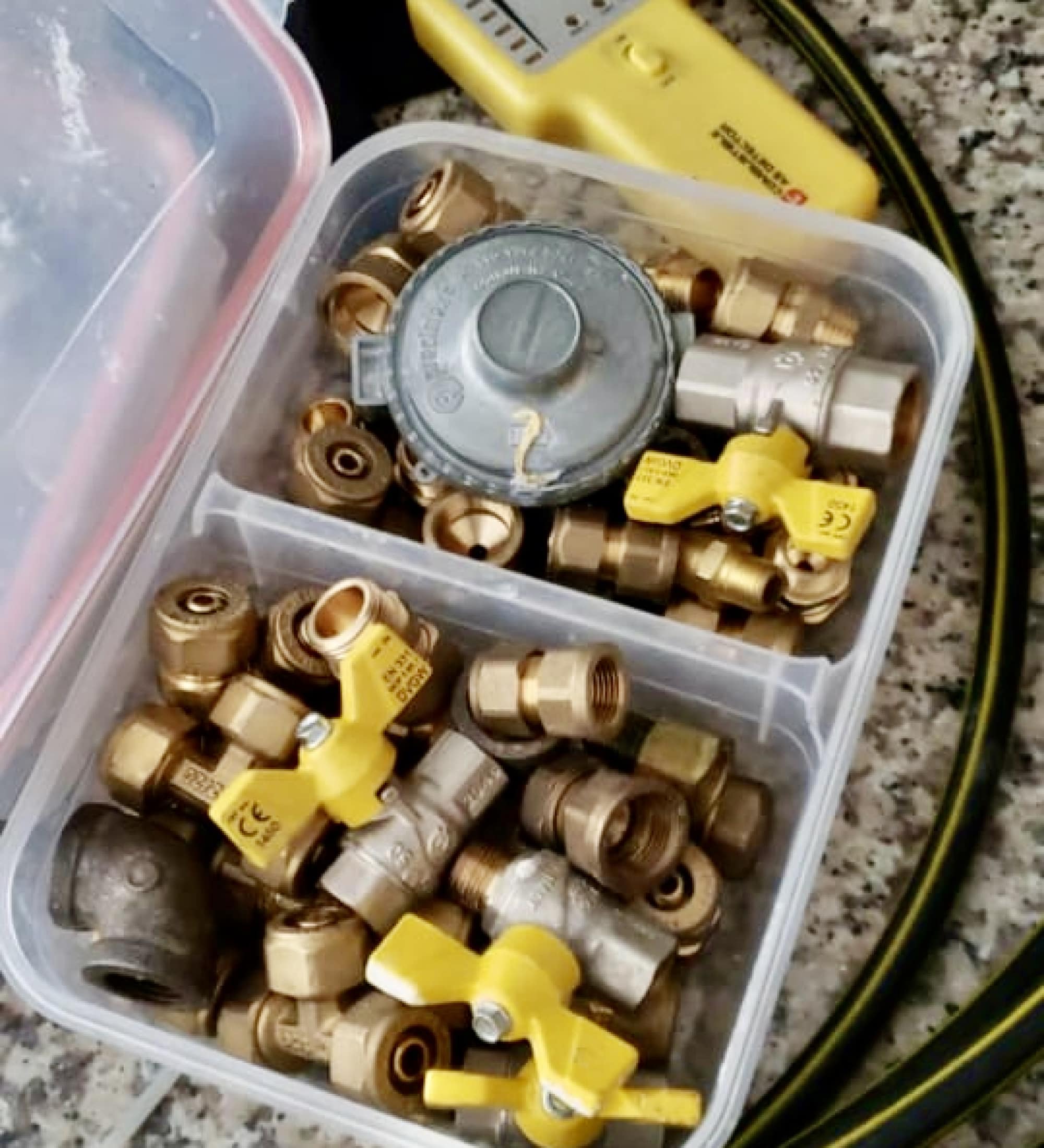 Conexiones y Detección de Fugas de Gas